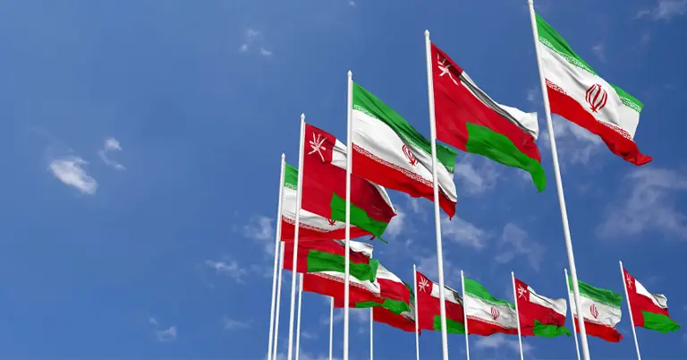 ওমান ও ইরানের পতাকা